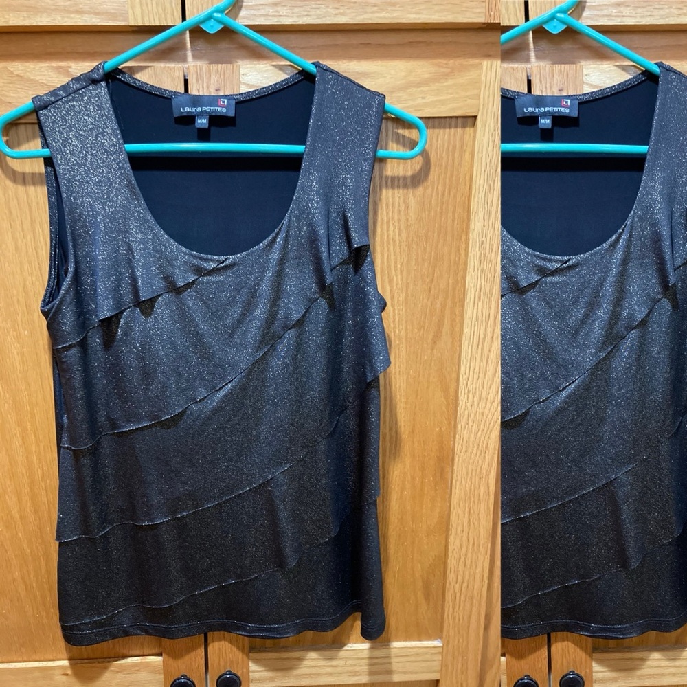 Laura petites black w/ gold shimmer tiered, sleeveless top stretch size medium